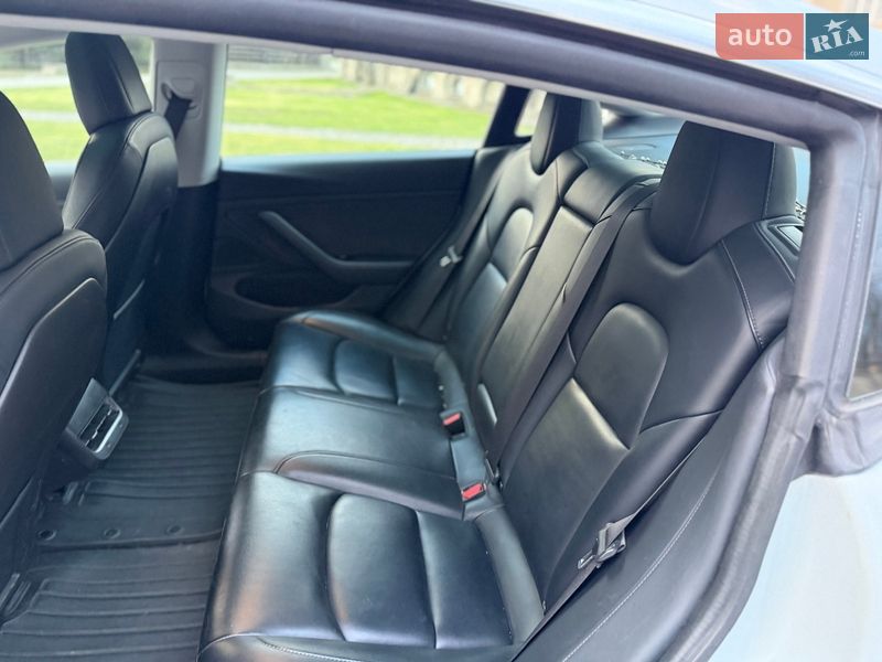 Седан Tesla Model 3 2019 в Калуші