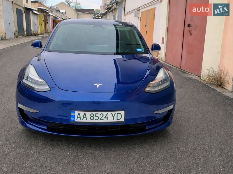 Седан Tesla Model 3 2019 в Киеве