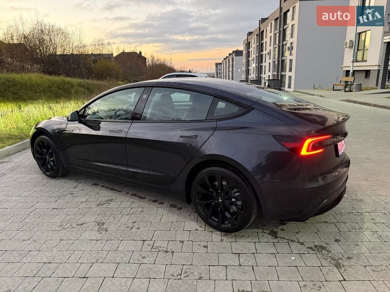 Седан Tesla Model 3 2024 в Львове