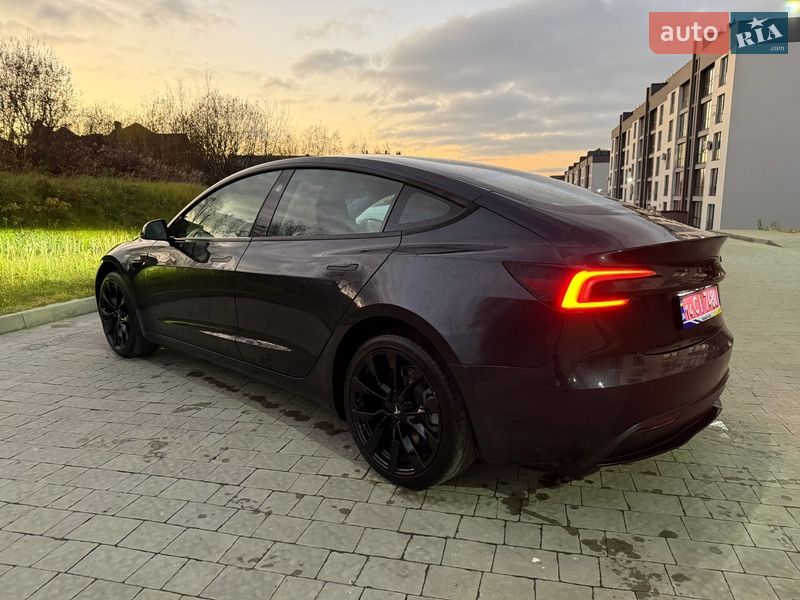 Седан Tesla Model 3 2024 в Львове