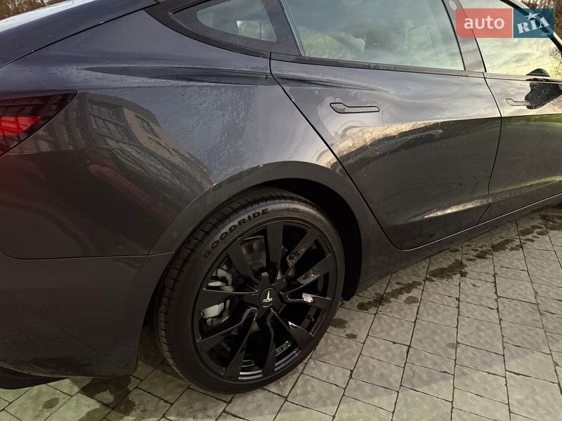 Седан Tesla Model 3 2024 в Львове