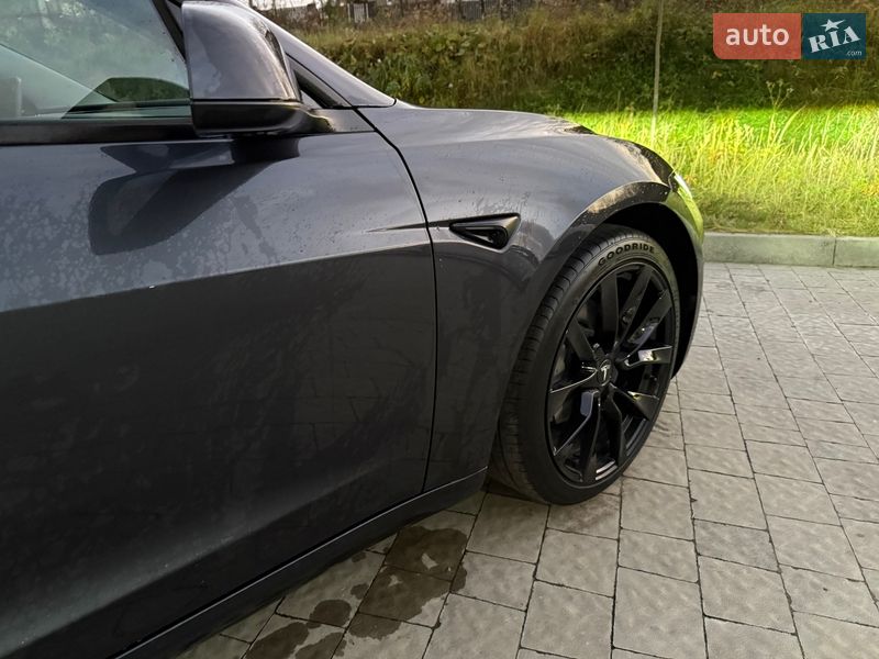 Седан Tesla Model 3 2024 в Львове