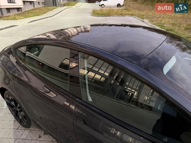 Седан Tesla Model 3 2024 в Львове
