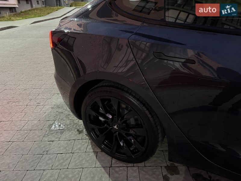 Седан Tesla Model 3 2024 в Львове