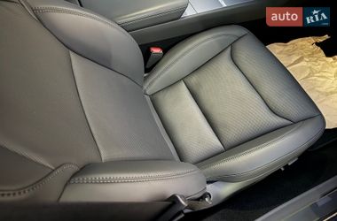 Седан Tesla Model 3 2024 в Львове