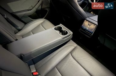 Седан Tesla Model 3 2024 в Львове