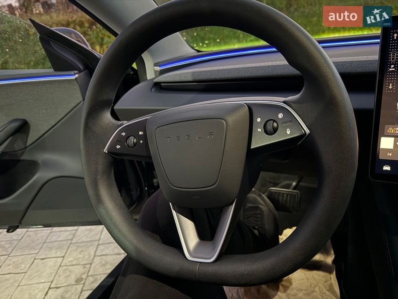 Седан Tesla Model 3 2024 в Львове