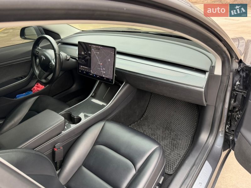 Седан Tesla Model 3 2018 в Золотоноші