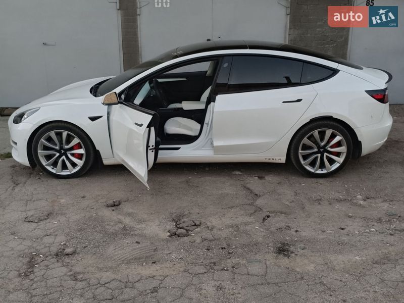 Седан Tesla Model 3 2022 в Кривому Розі