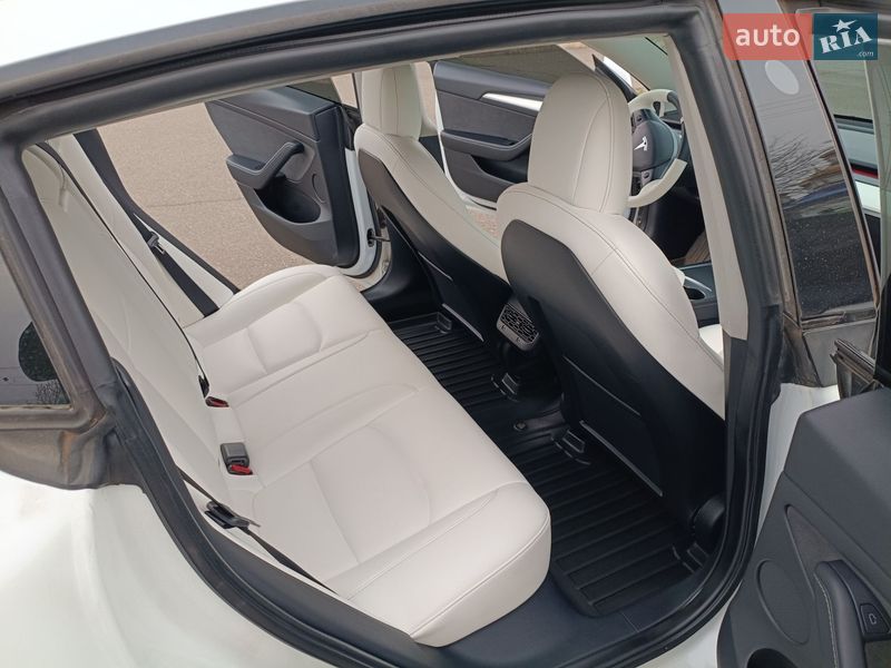 Седан Tesla Model 3 2022 в Кривому Розі