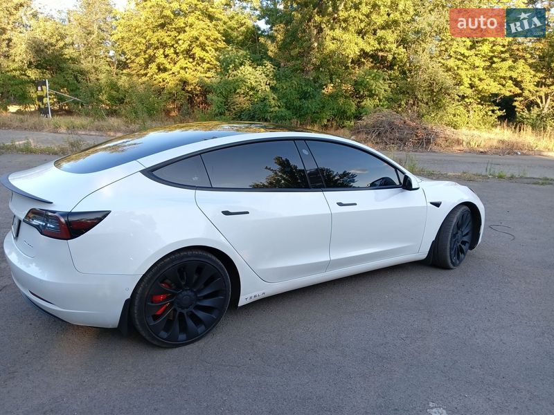 Седан Tesla Model 3 2022 в Кривому Розі