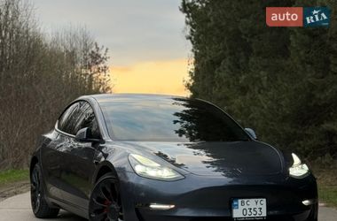 Седан Tesla Model 3 2023 в Львове