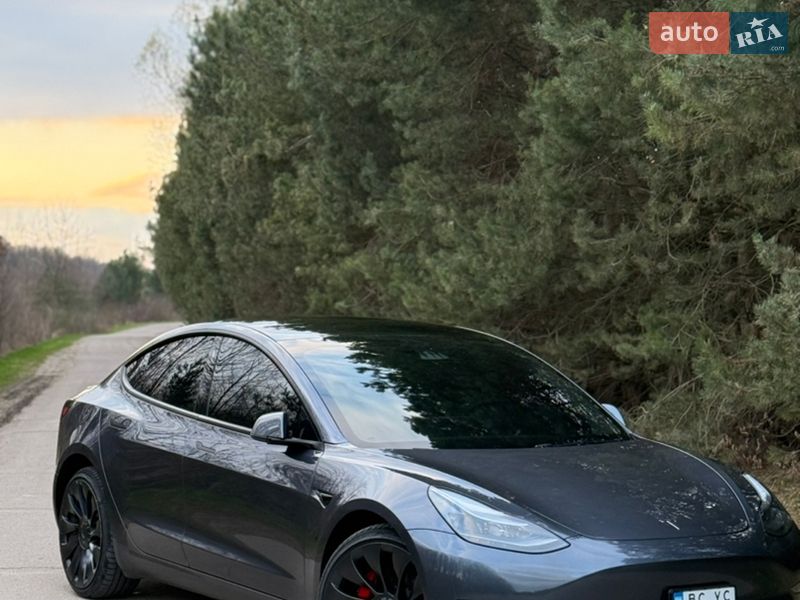 Седан Tesla Model 3 2023 в Львове