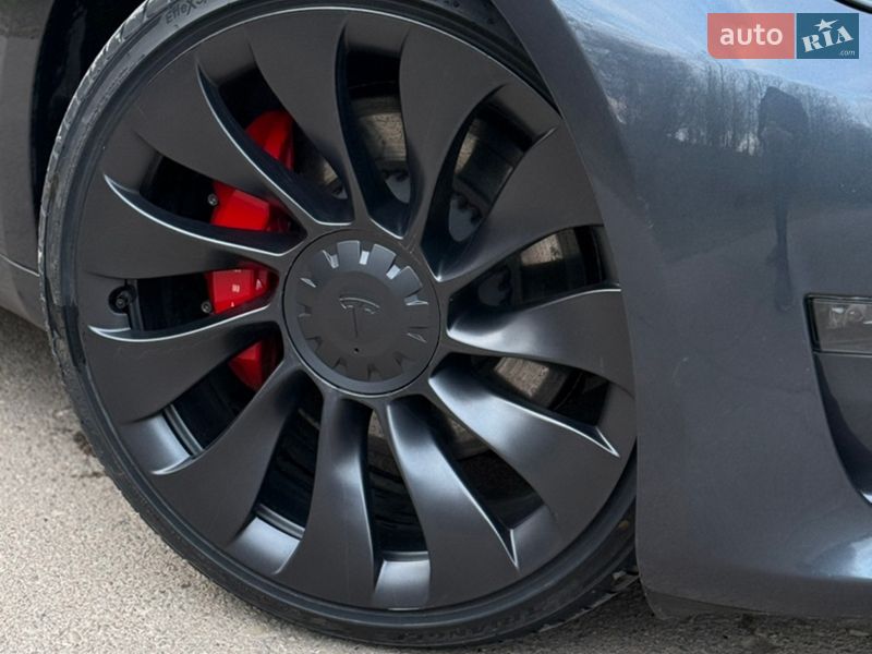 Седан Tesla Model 3 2023 в Львове