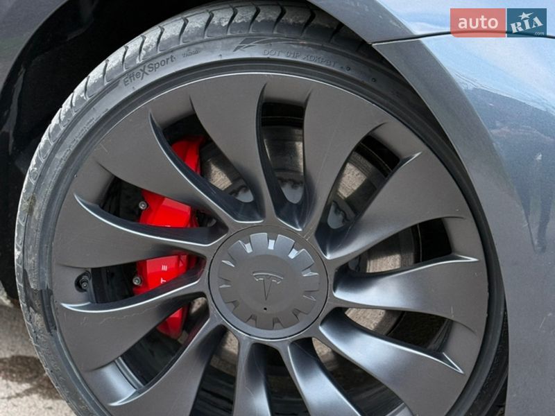 Седан Tesla Model 3 2023 в Львове