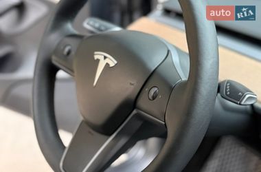 Седан Tesla Model 3 2023 в Львове