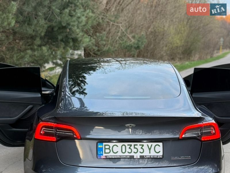 Седан Tesla Model 3 2023 в Львове