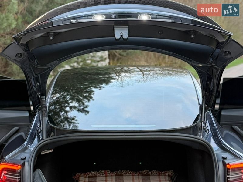 Седан Tesla Model 3 2023 в Львове