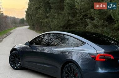 Седан Tesla Model 3 2023 в Львове