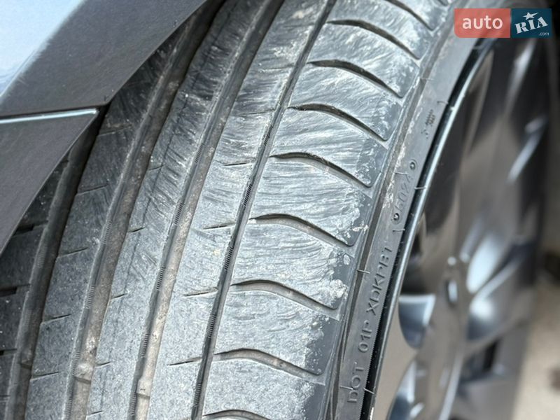 Седан Tesla Model 3 2023 в Львове