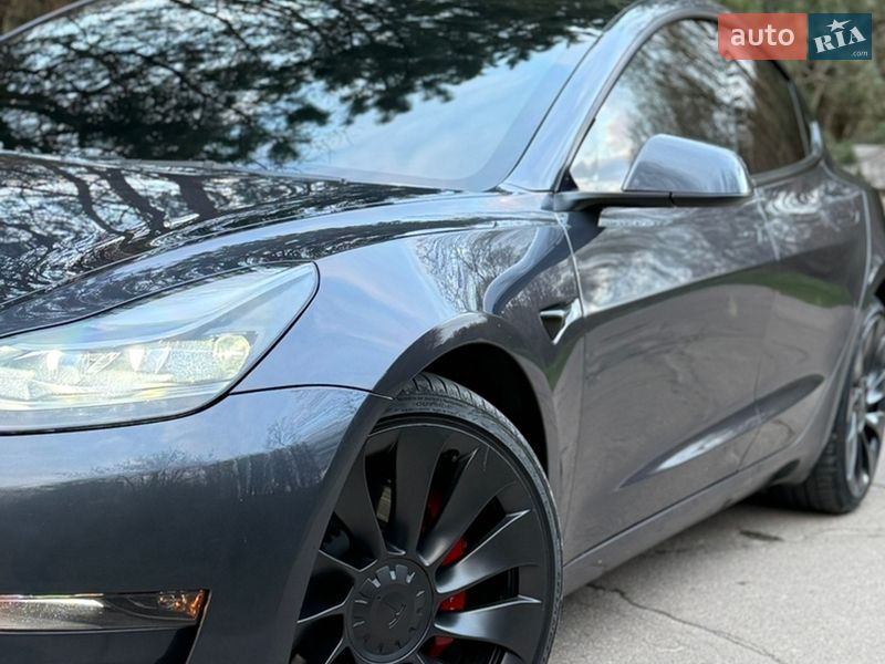 Седан Tesla Model 3 2023 в Львове