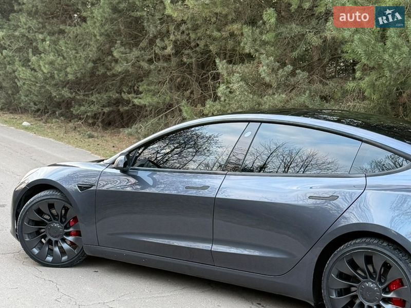 Седан Tesla Model 3 2023 в Львове