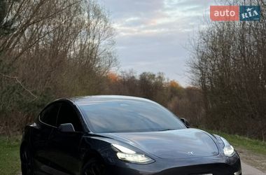 Седан Tesla Model 3 2023 в Львове