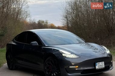 Седан Tesla Model 3 2023 в Львове