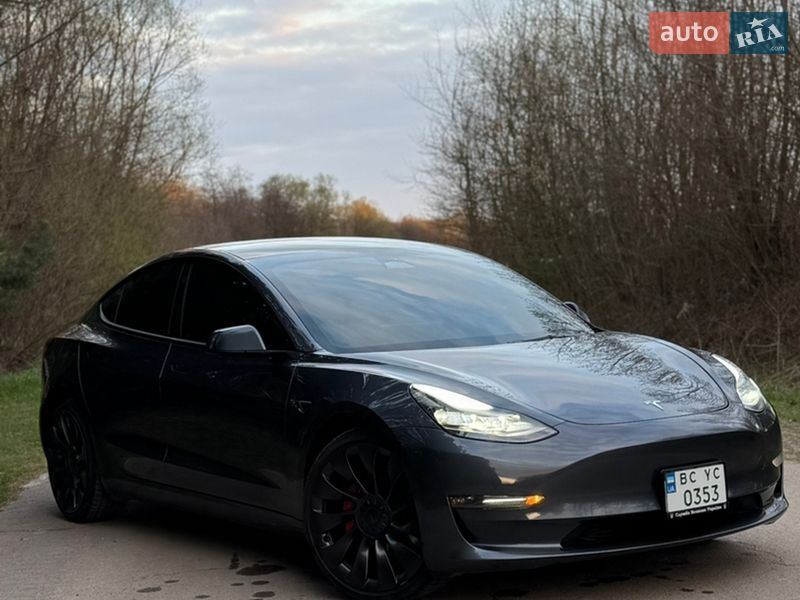 Седан Tesla Model 3 2023 в Львове