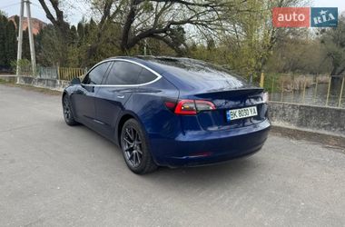 Седан Tesla Model 3 2018 в Рівному