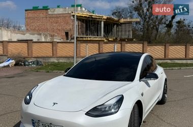 Седан Tesla Model 3 2020 в Черновцах