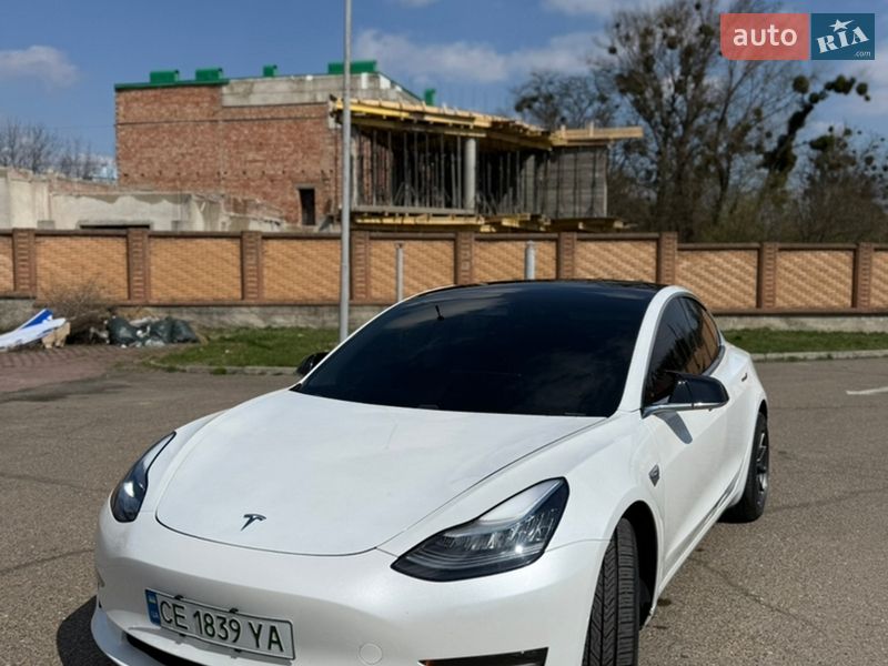 Седан Tesla Model 3 2020 в Черновцах