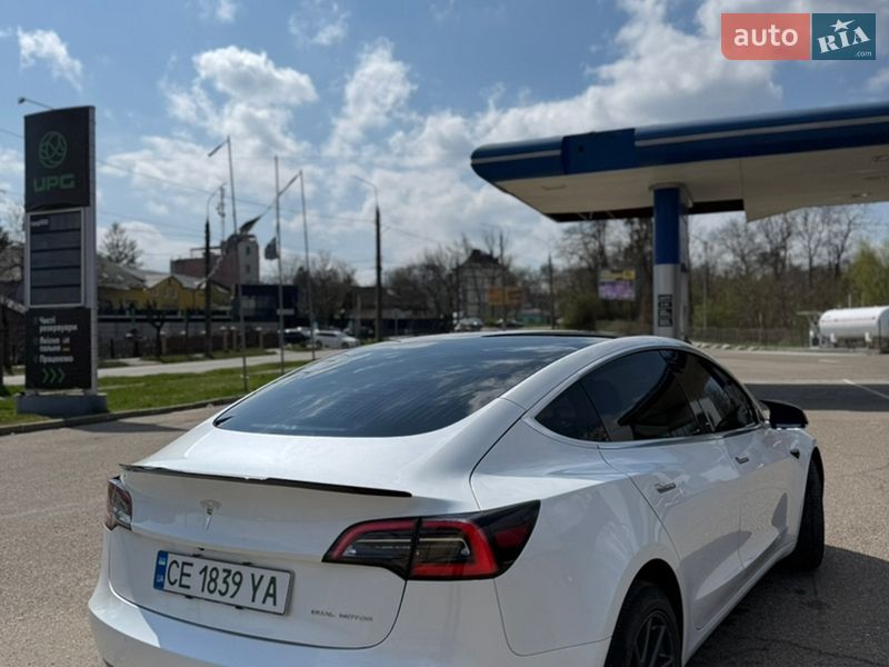 Седан Tesla Model 3 2020 в Черновцах