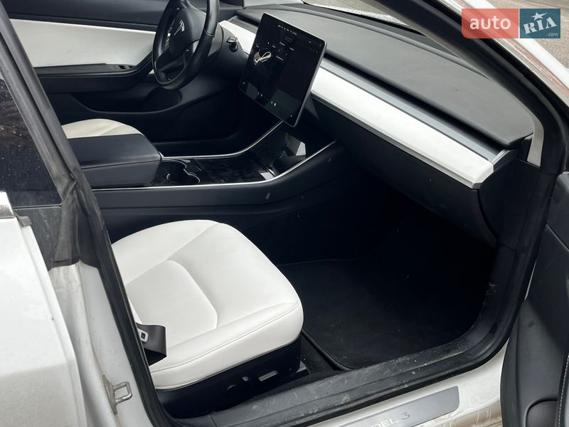 Седан Tesla Model 3 2018 в Полтаві