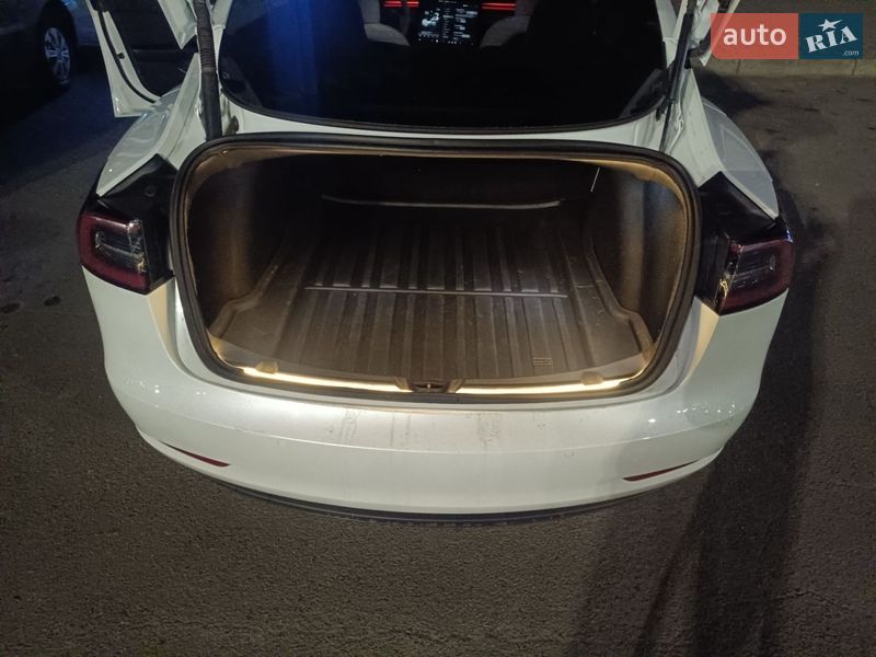 Седан Tesla Model 3 2022 в Кривому Розі