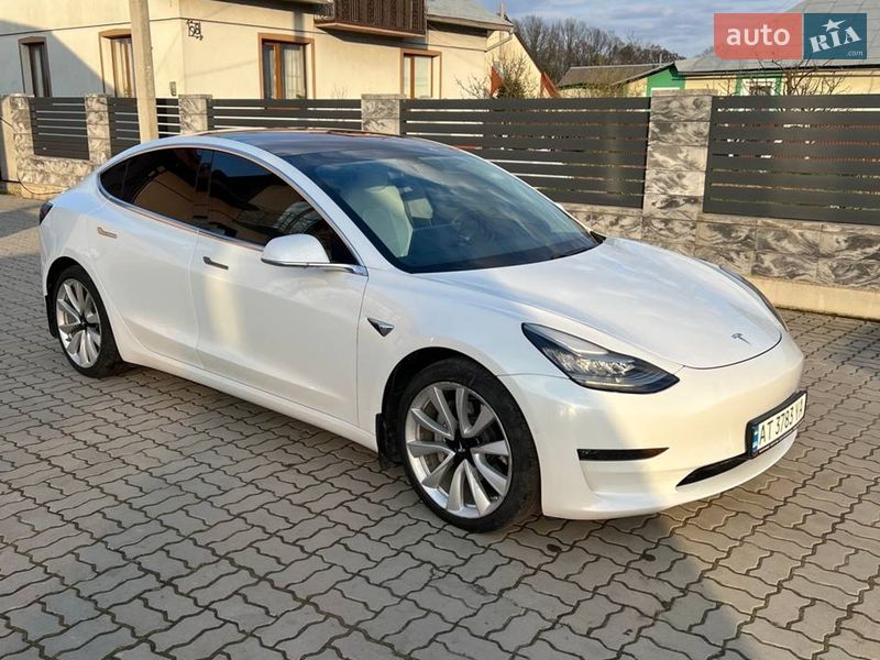 Седан Tesla Model 3 2018 в Долині фото Седан Tesla Model 3 2018 в Долині