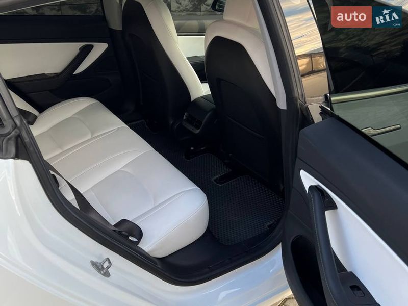 Седан Tesla Model 3 2018 в Долині фото 15 Седан Tesla Model 3 2018 в Долині