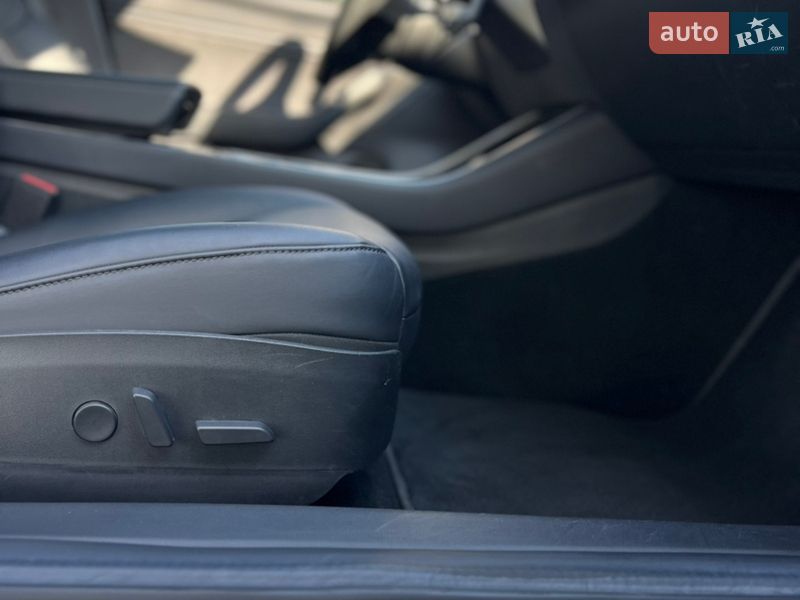 Седан Tesla Model 3 2018 в Ужгороді