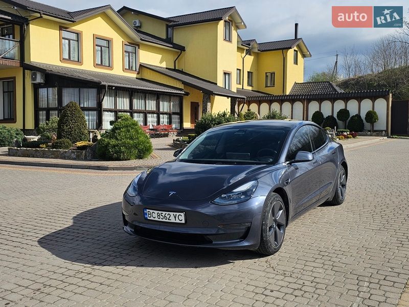 Седан Tesla Model 3 2023 в Львові