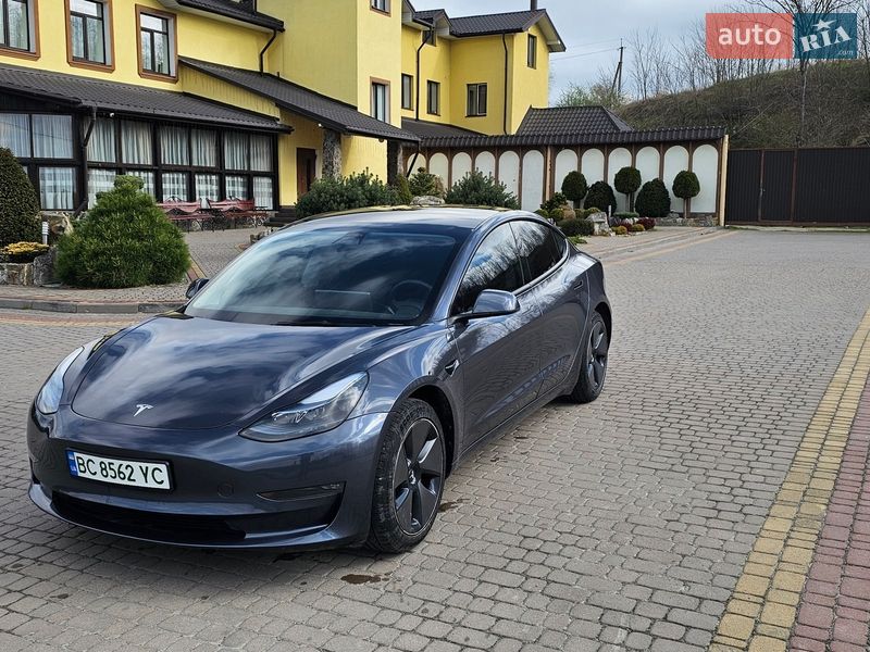 Седан Tesla Model 3 2023 в Львові