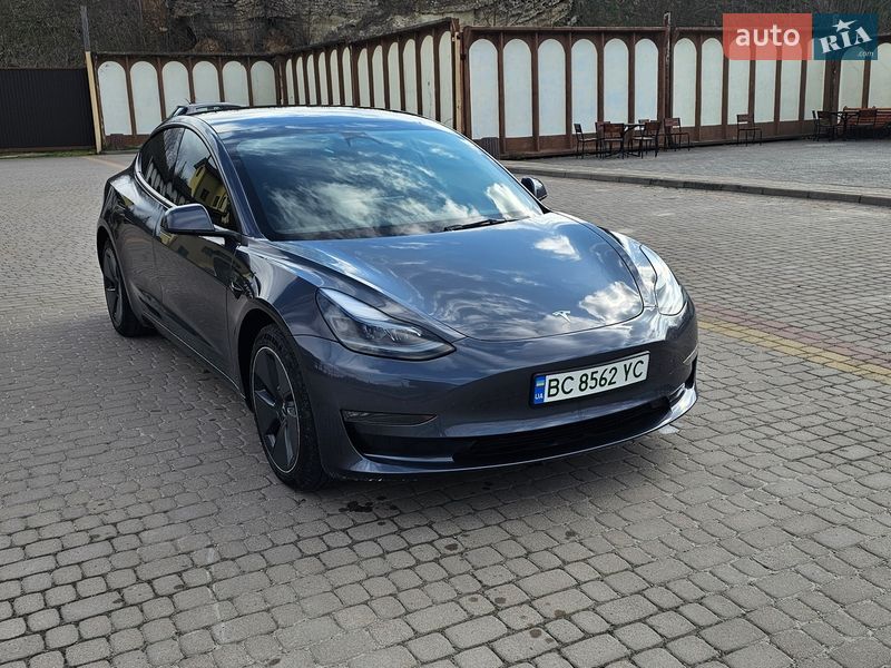 Седан Tesla Model 3 2023 в Львові