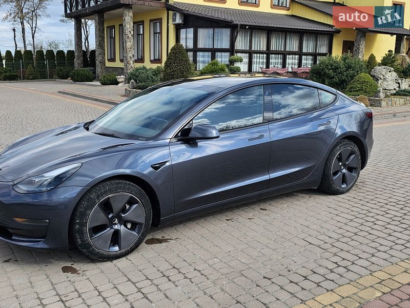 Седан Tesla Model 3 2023 в Львові