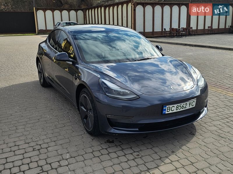 Седан Tesla Model 3 2023 в Львові