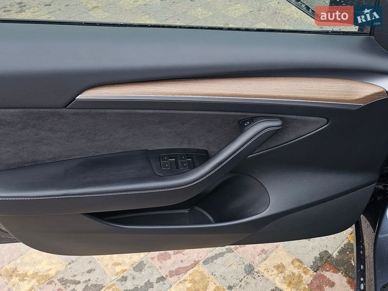 Седан Tesla Model 3 2023 в Львові