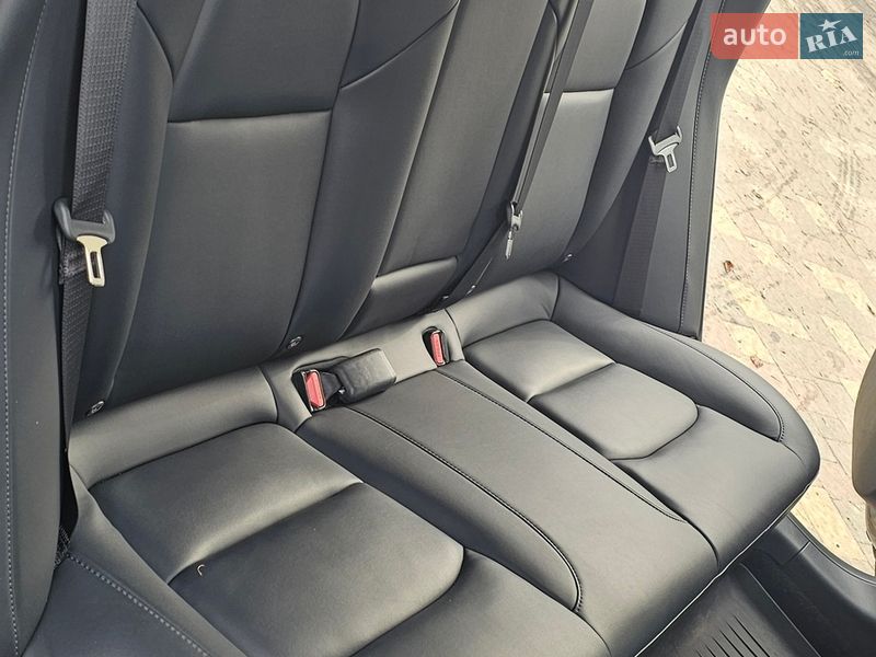 Седан Tesla Model 3 2023 в Львові