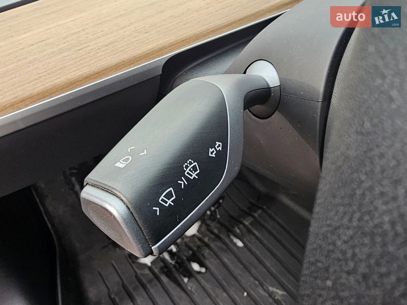 Седан Tesla Model 3 2023 в Львові