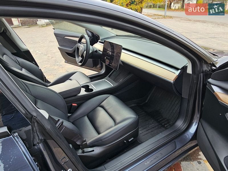 Седан Tesla Model 3 2023 в Львові