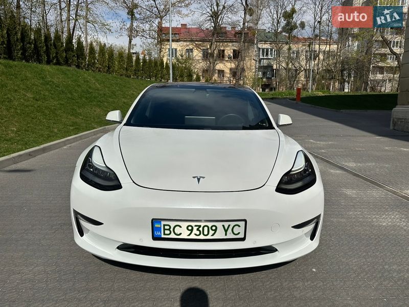 Седан Tesla Model 3 2019 в Львові