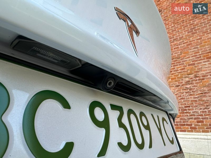 Седан Tesla Model 3 2019 в Львові