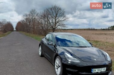 Седан Tesla Model 3 2022 в Вараші